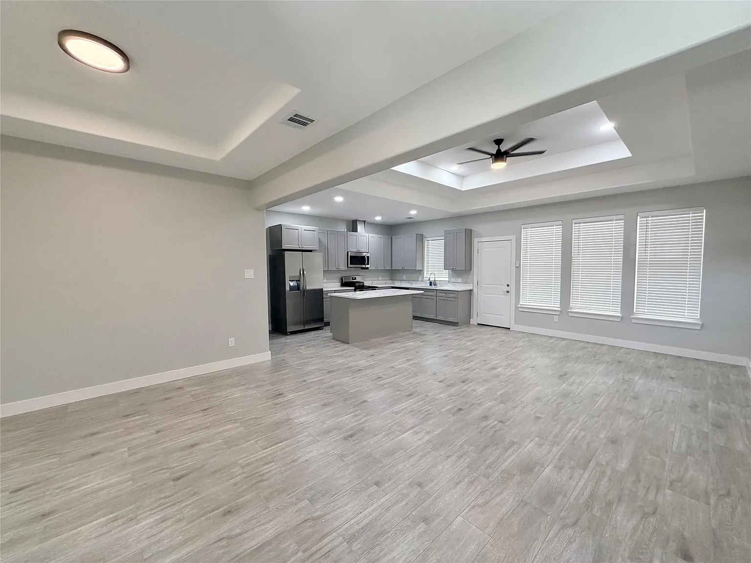 3 bed, 2.0 bath, 1439 sqft, $1,850 — Photo 2