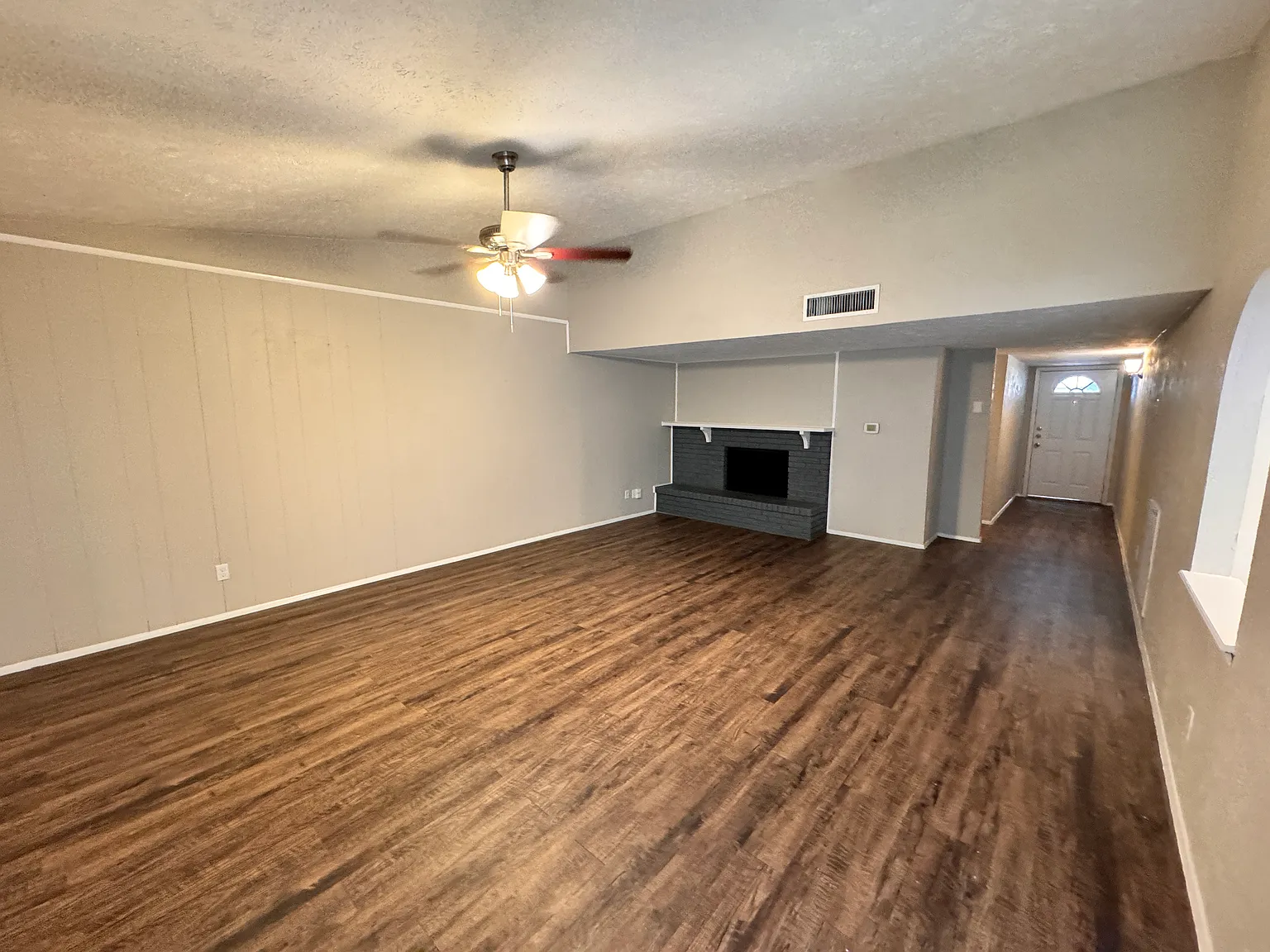 438 Santa Paula Dr. Grand Prairie, TX 75052 — Photo 3