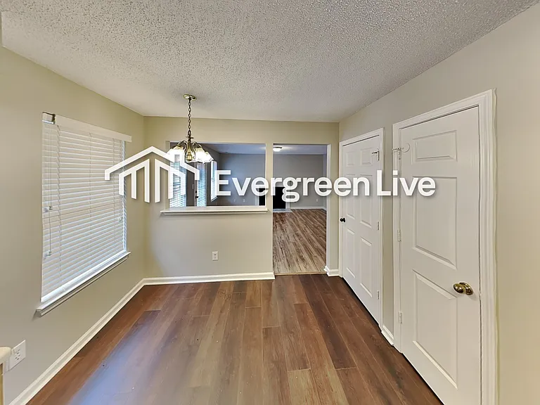 1356 Crestridge Ln — Photo 5