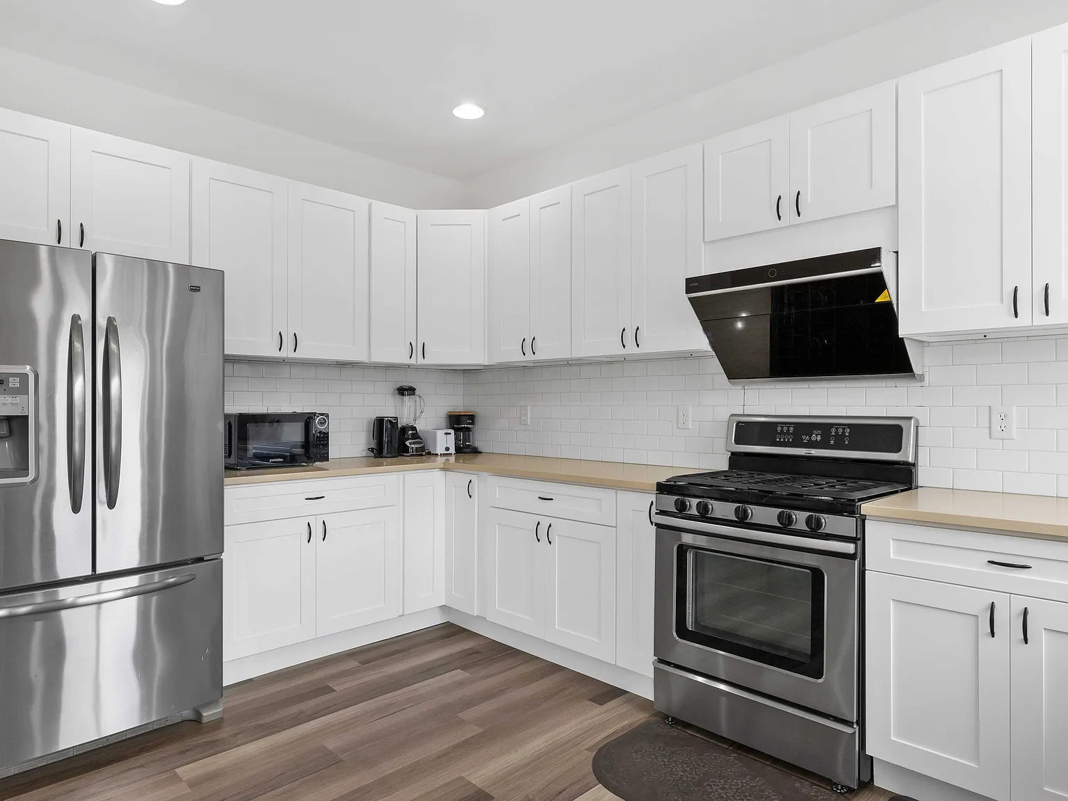 4 bed, 2046 sqft, $12,000 — Photo 3