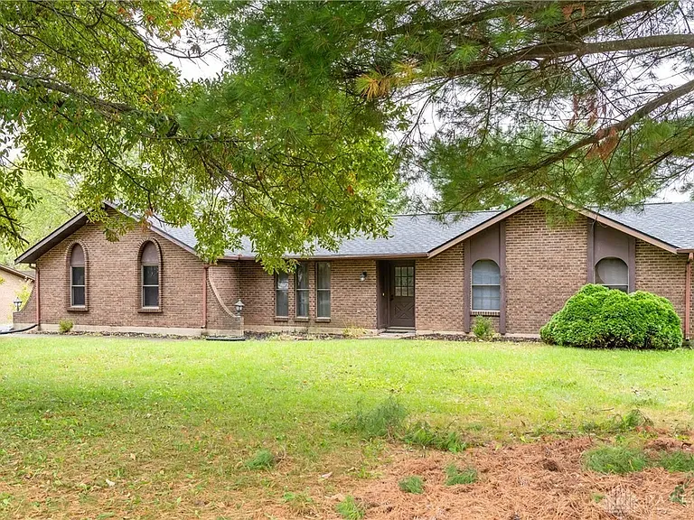 2401 Kewanna Ln — Photo 2