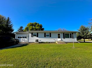 623 E Prairie Ave, Warren, MN 56762