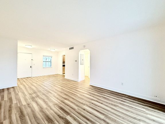 4th image of 8681 Bardmoor Blvd #505C