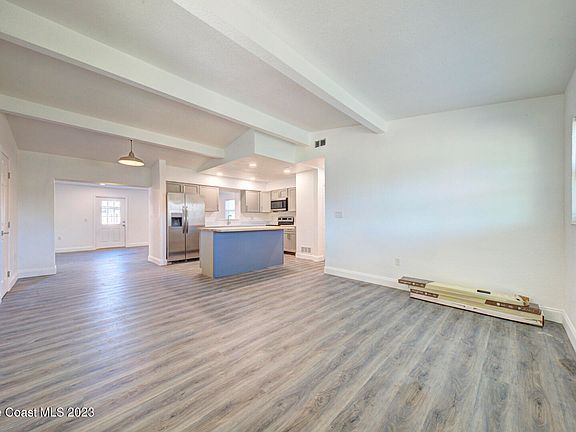 4th image of 260 Belair Ave