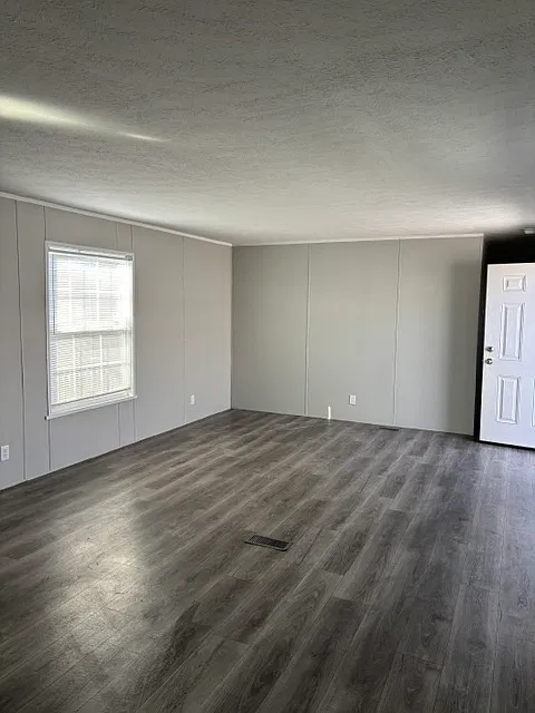 33 - 33 PLZA — Photo 3