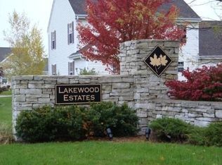 1270 Niagara Rd, Oconomowoc, WI 53066