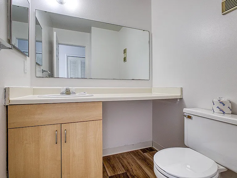 Wood Creek Apartments — Photo 41