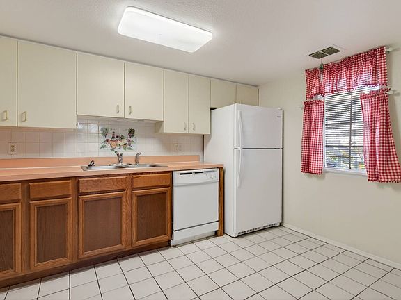 4th image of 8132 Fairways Cir #R103