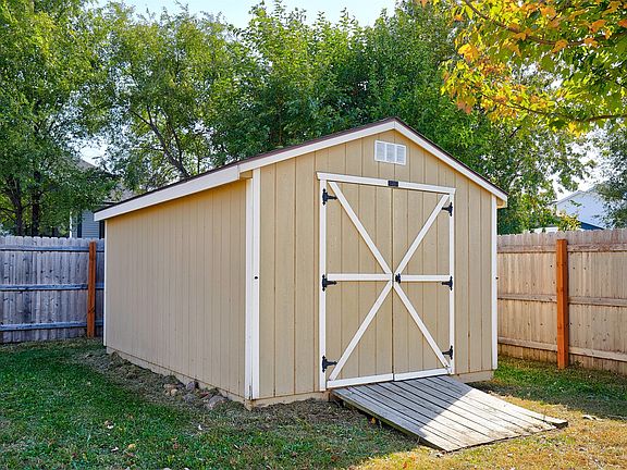 5th image of 801 N 11th Avenue Cir