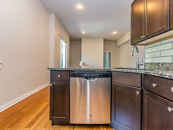 4th image of 4213 Chester Ave #101-1