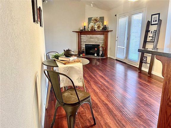 4th image of 1605 Creekside Ln