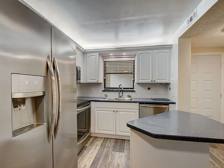 890 N Federal Hwy #103 — Photo 5