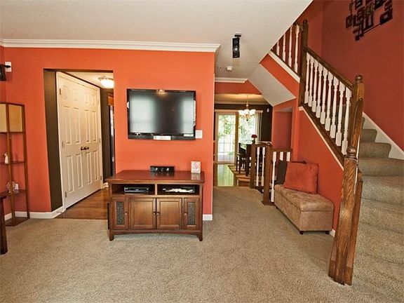 5th image of 233 Persimmon Ln