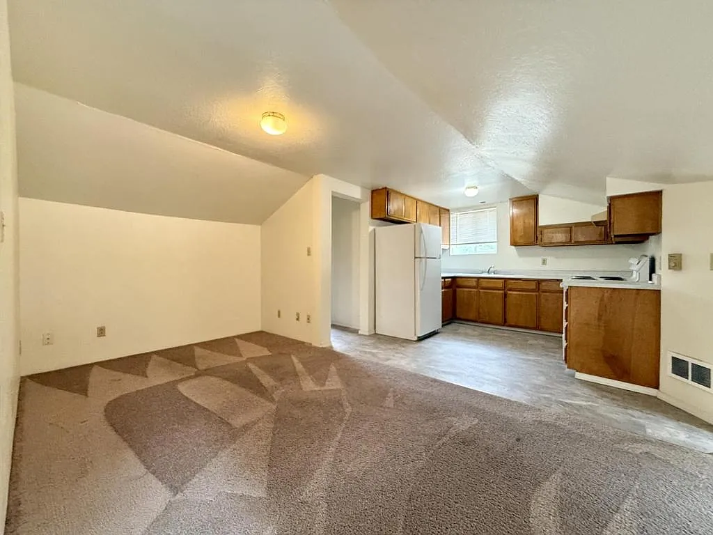 8290 Rogue River Hwy #4 — Photo 4