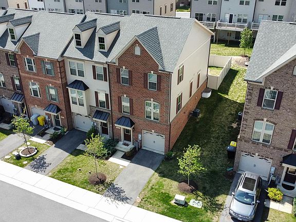 2nd image of 2641 Richmond Way