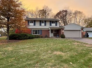 28701 Summerwood Rd, Farmington Hills, MI 48334
