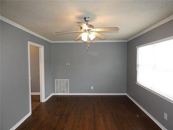 4th image of 2053 Evergreen Dr
