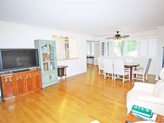 5th image of 27110 Grand Central Pkwy APT 1L