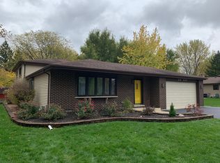 5S509 Campbell Dr, Naperville, IL 60563