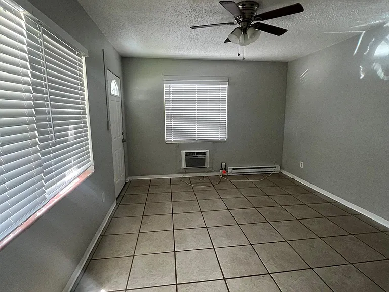1010 Crescent Lake Dr #1 — Photo 9