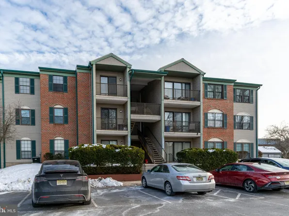 69 Fisher Dr, Franklin Park, NJ 08823