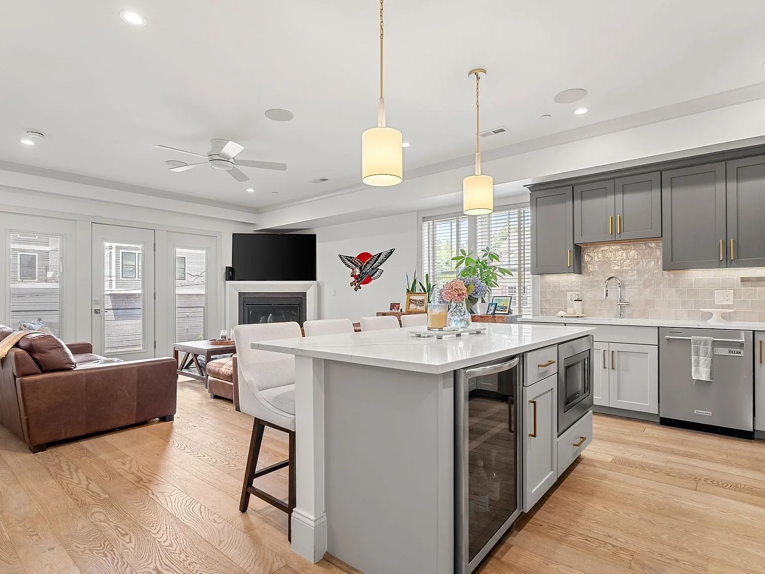 2 bed, 2.0 bath, 1321 sqft, $4,800 — Photo 4