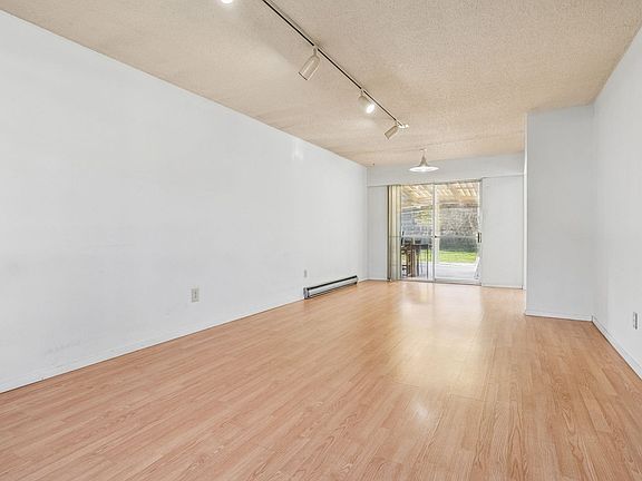 5th image of 3740 Blundell Rd
