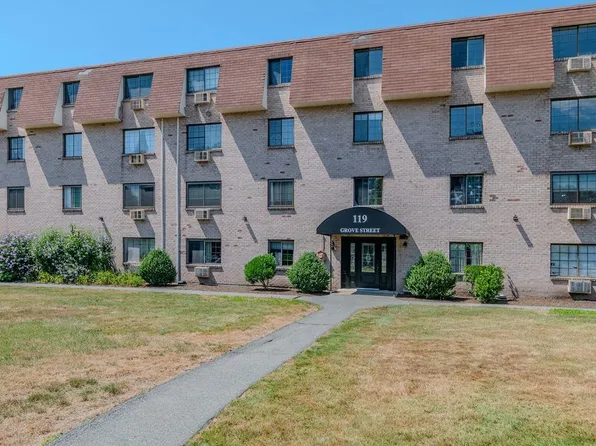 119 Grove St APT 248, Rockland, MA 02370