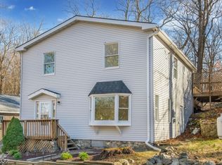114 Camp Trl, Hopatcong, NJ 07843