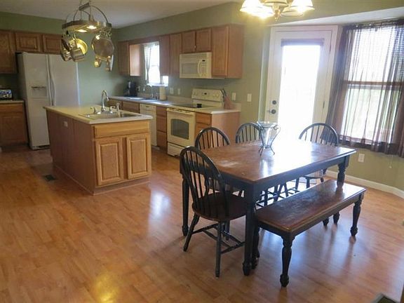 5th image of 5344 Meadow Breeze Dr