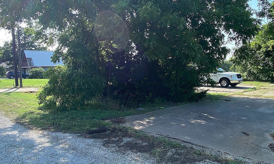 1st image of Lakeview Dr