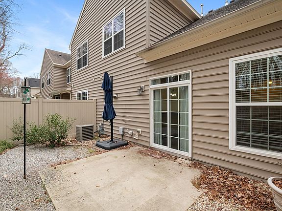 4th image of 449 Green Meadow Dr