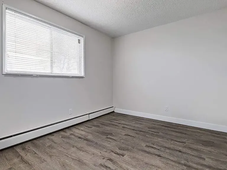 74 Dumont Cres — Photo 20