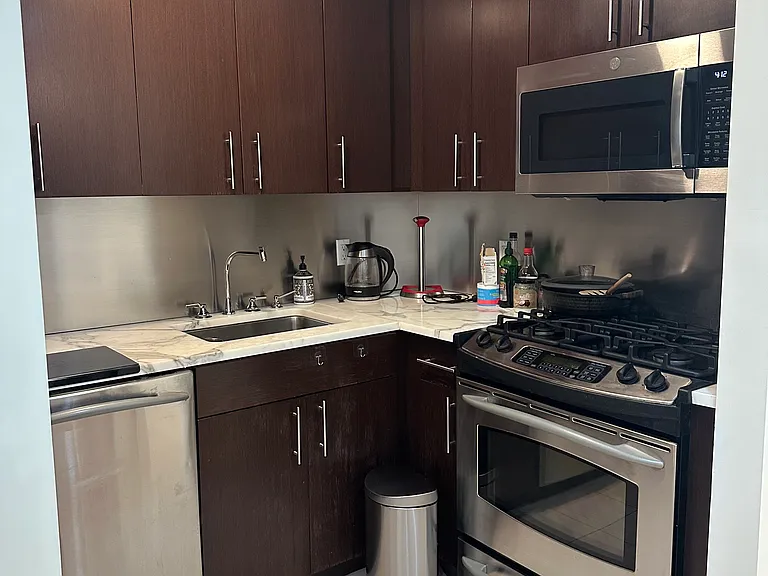 350 W 53rd St #5B — Photo 6