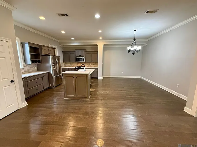 10408 Springtree Ave — Photo 7