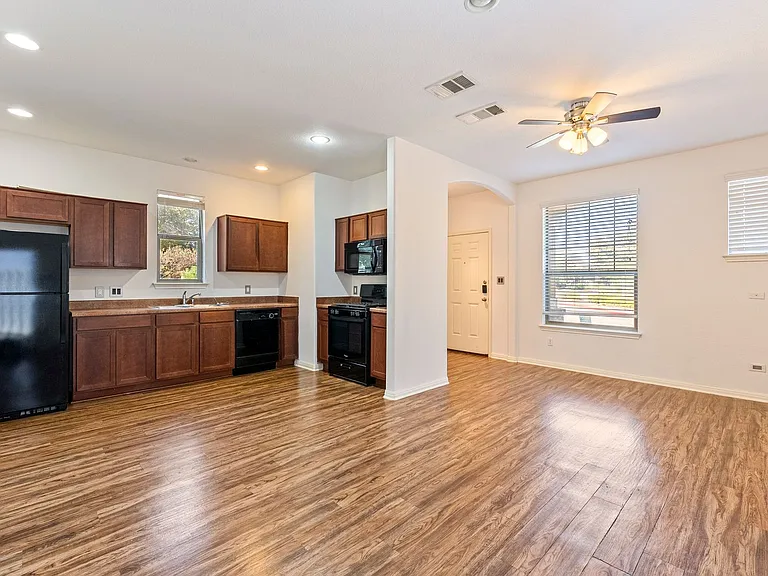 4601 Best Way — Photo 2