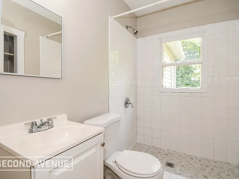 1934 W 6th St — Photo 10