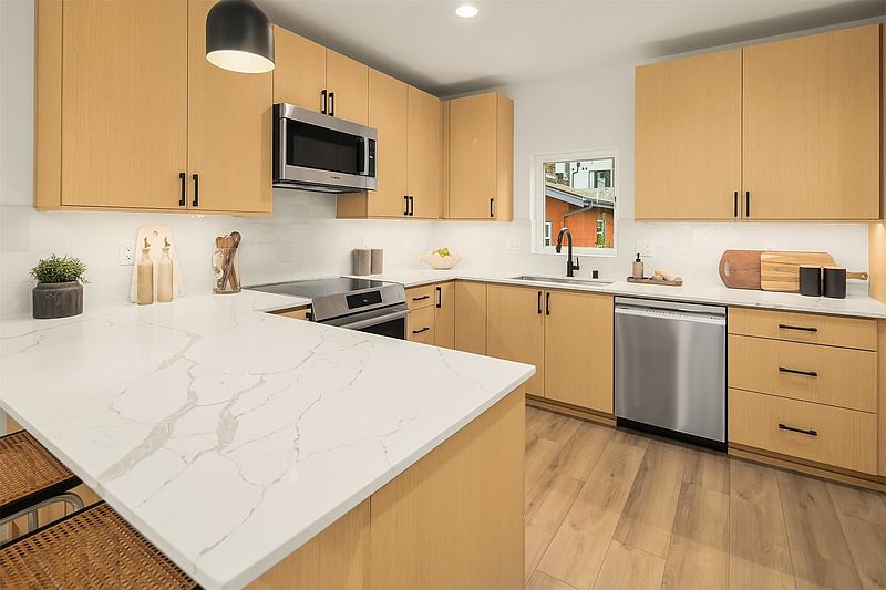 5th image of 803 NE 71st Street