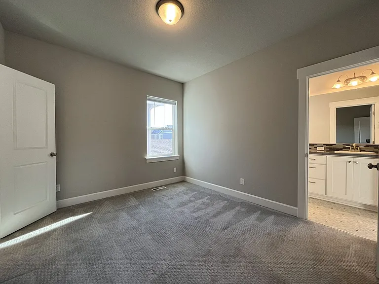 7002 SE Genrosa St — Photo 44
