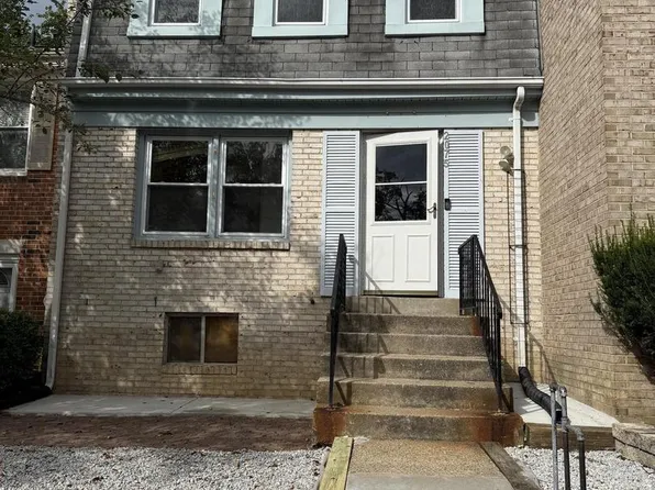 2075 Mayflower Dr, Woodbridge, VA 22192