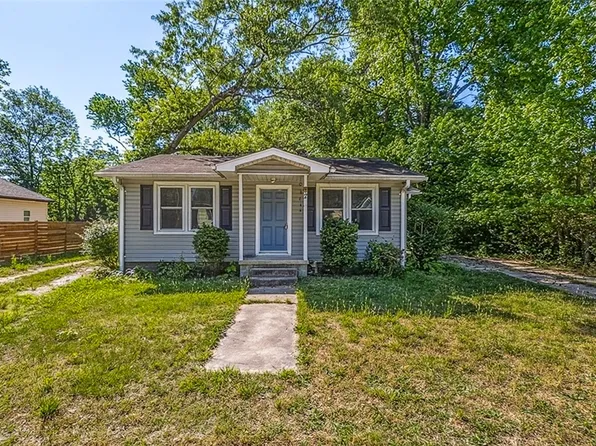 2 Kitty Ln, Taylors, SC 29687