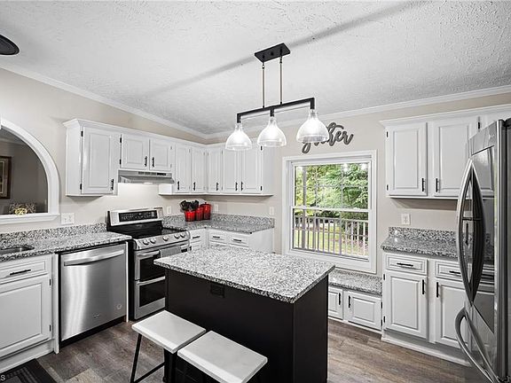 3rd image of 499 Sandy Creek Ln