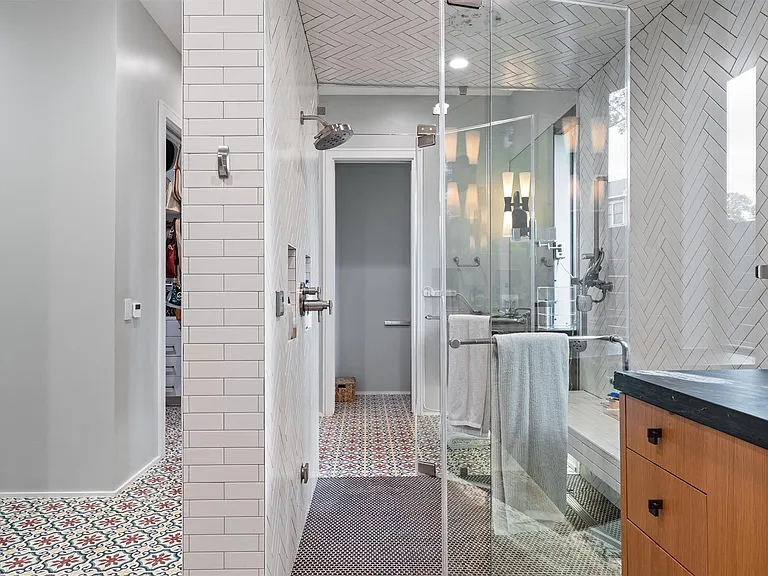 1175 San Bernard St — Photo 15