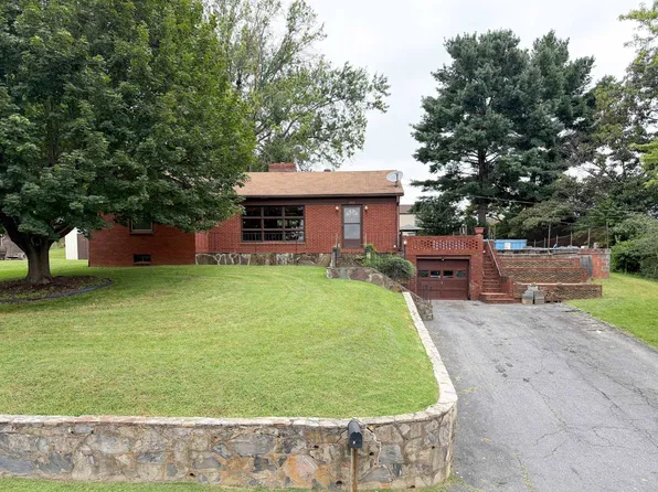 1717 1st St, Staunton, VA 24401