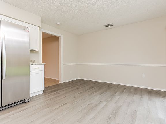 004-photo-dining-room-11774383_11282022