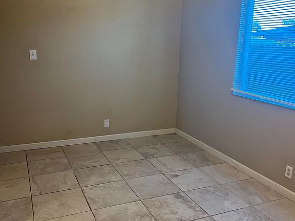 5th image of 827 Falcon Dr