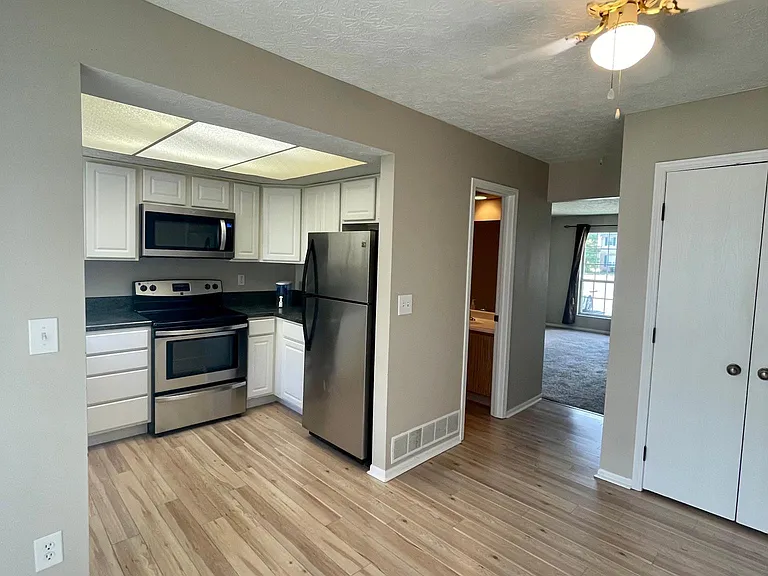 7770 Amberfalls Ct — Photo 8