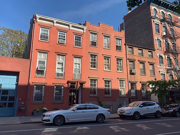 3rd image of 739 Greenwich St