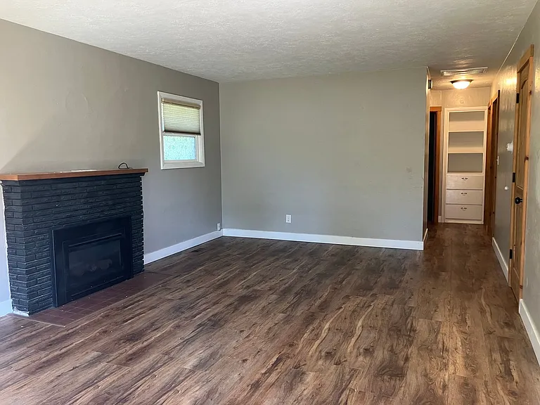 3864 Bartlett Dr SE — Photo 2