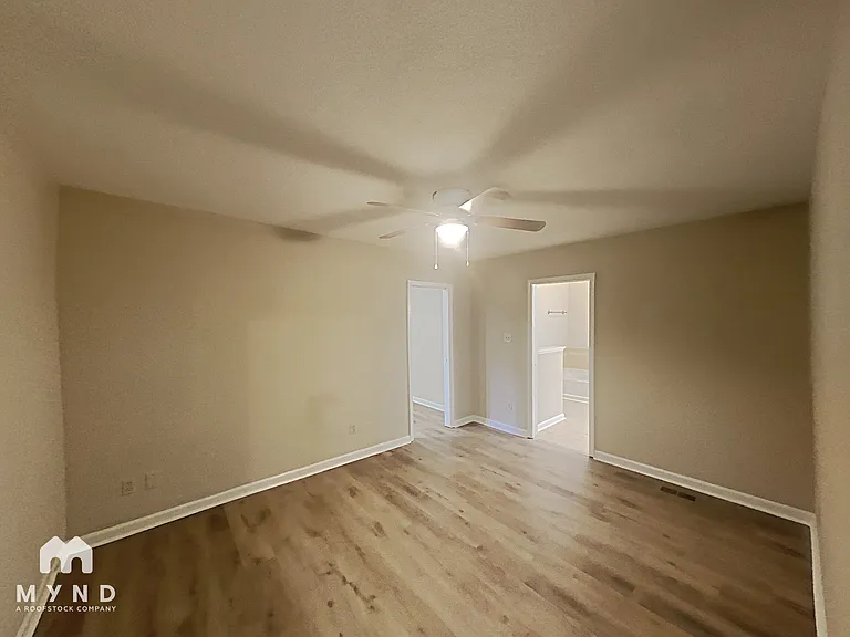 4521 Aviemore Cres — Photo 7